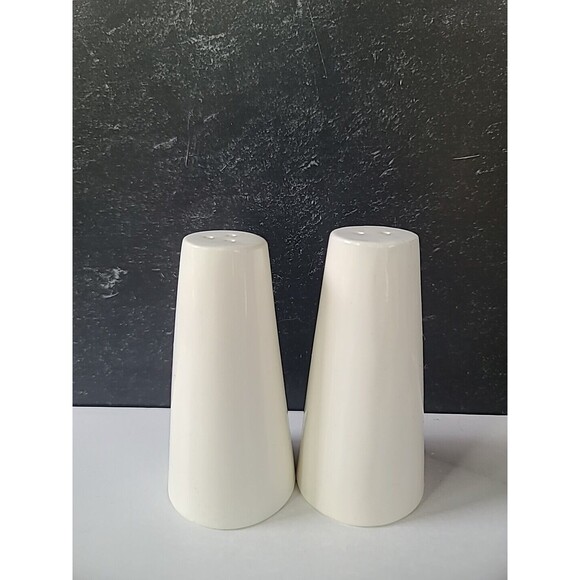 Vintage Salt And Pepper Shakers Souvenir Of Plymouth Massachusetts - Picture 9 of 10